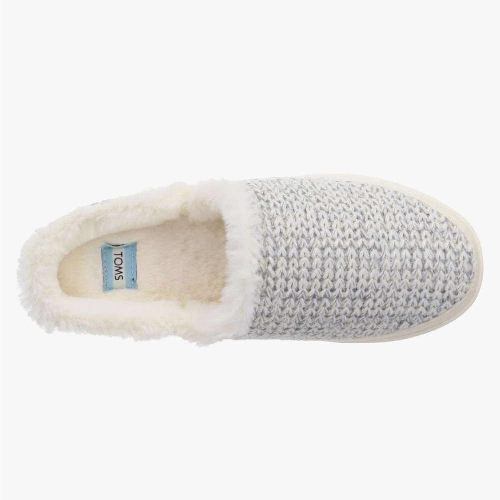 TOMS WOMEN SHOES SLIPPERS .  Grey , new , size 5,5 , soft inside